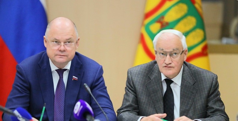 Вадим Супиков провел публичные слушания по проекту бюджета региона на ближайшую трехлетку