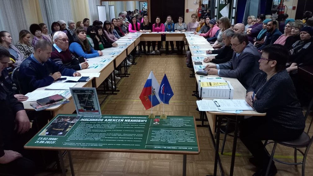 В Кузнецке для школьников установили «Парту Героя»