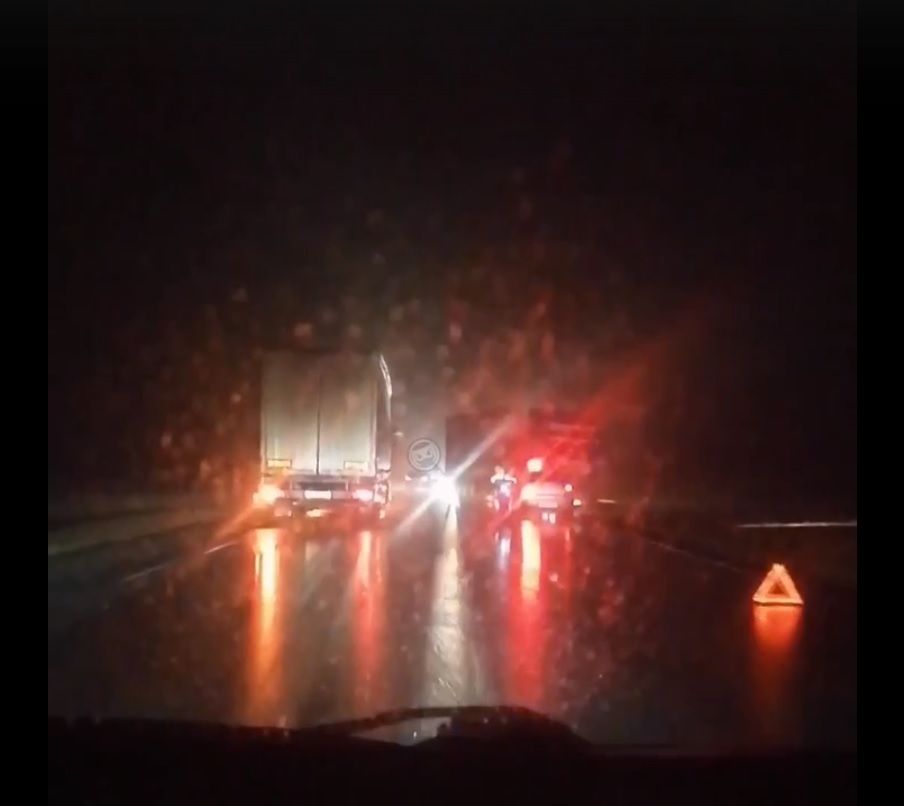 В Пензенской области в ДТП под Каменкой столкнулись фура и легковушка