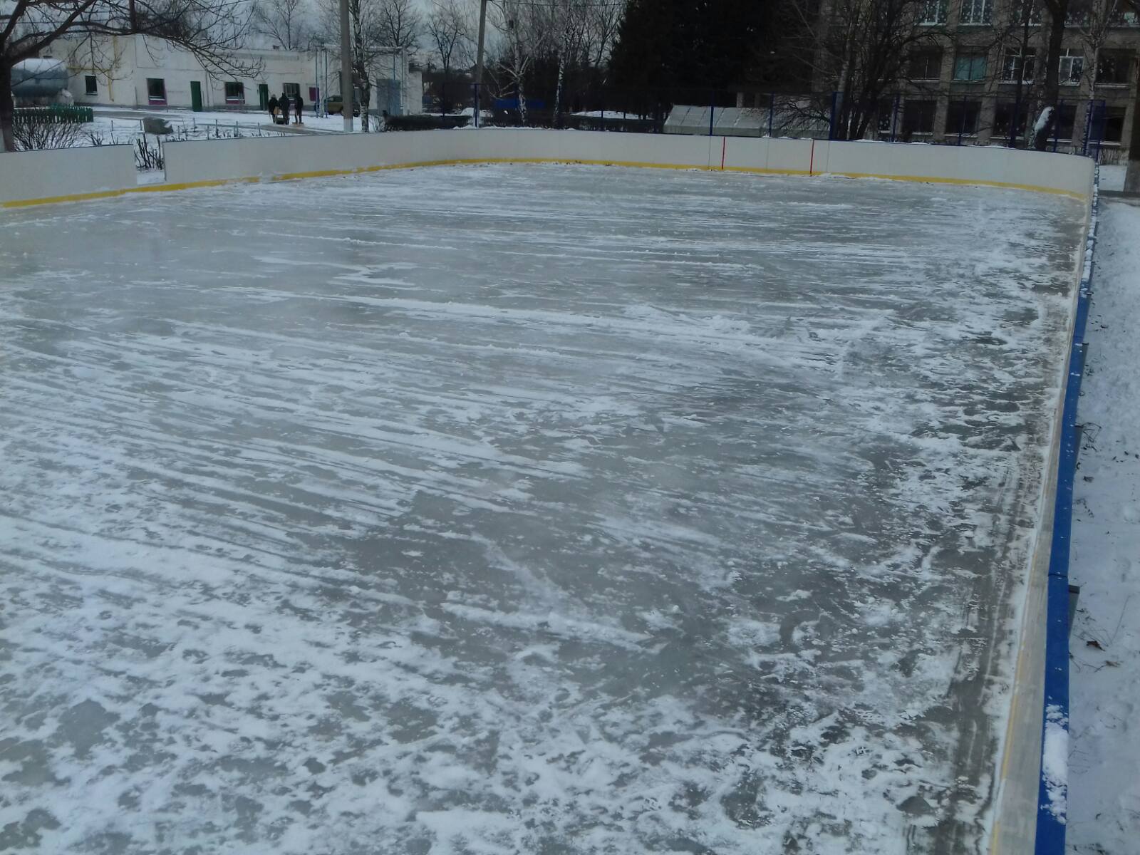 В Бессоновке для жителей залили хоккейные площадки