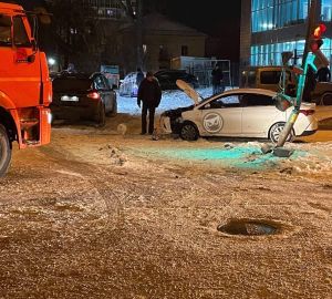 В Пензе ищут очевидцев столкновения иномарки и «КамАЗа»