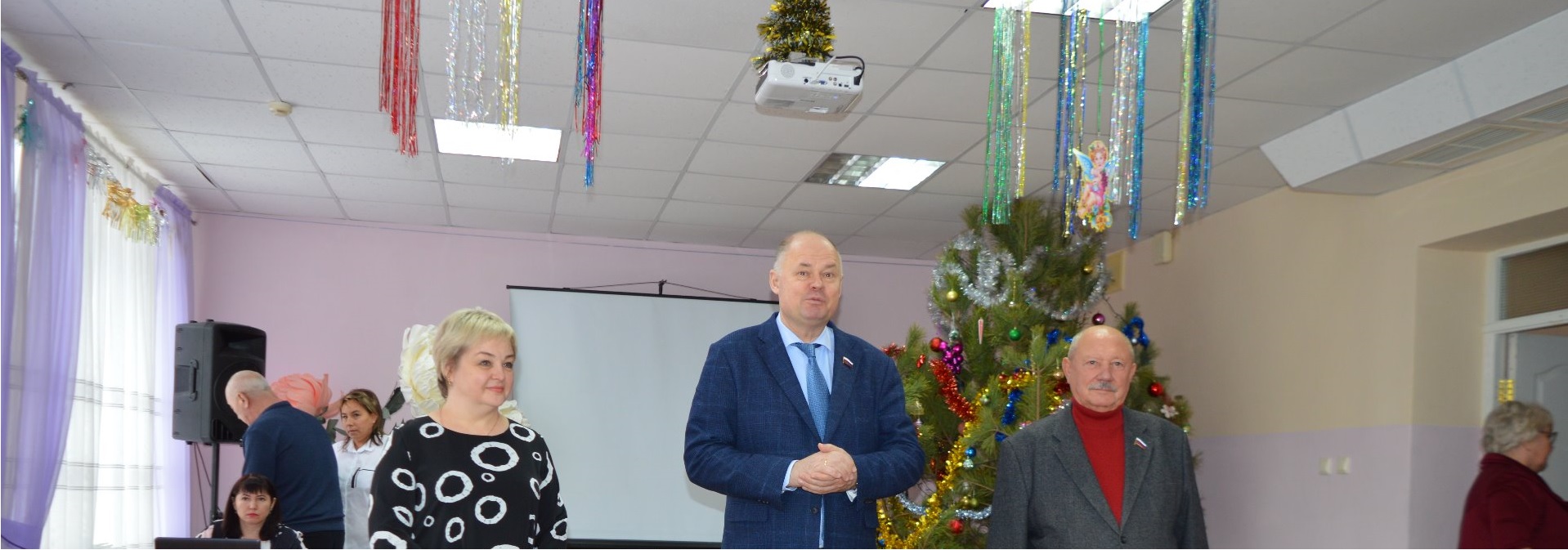 Вадим Супиков вручил подарки детям из социально-реабилитационного Центра