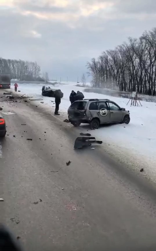 В Пензенской области на трассе М5 в ДТП раскидало две легковушки