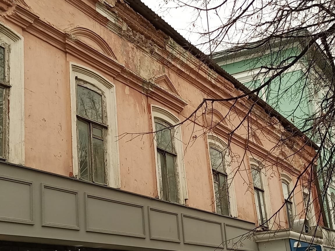 Пензенцы пожаловались на кирпичи, падающие им на головы в центре города