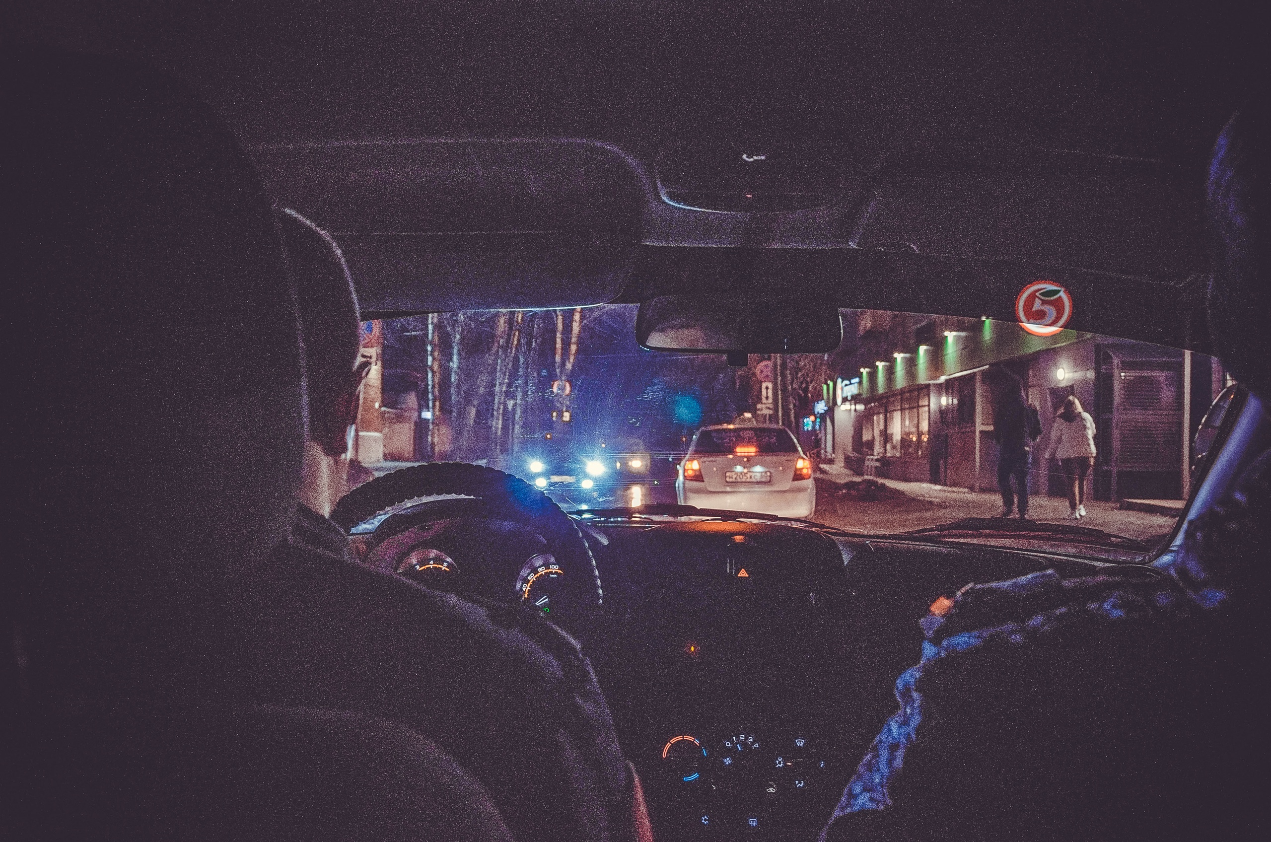 В Пензе на улице Московской росгвардейцы задержали водителя виляющего автомобиля