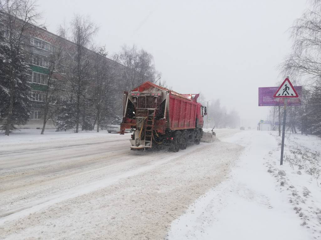 В Сердобске для борьбы с последствиями снегопада задействовали 7 единиц спецтехники