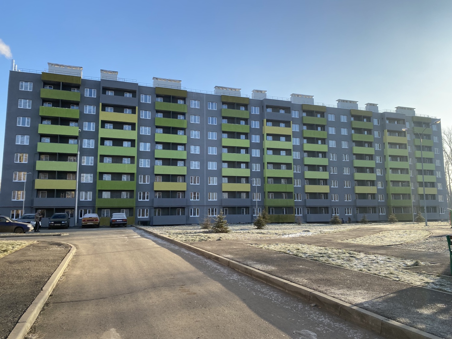 В Заре продолжается строительство домов для переселенцев и детей-сирот