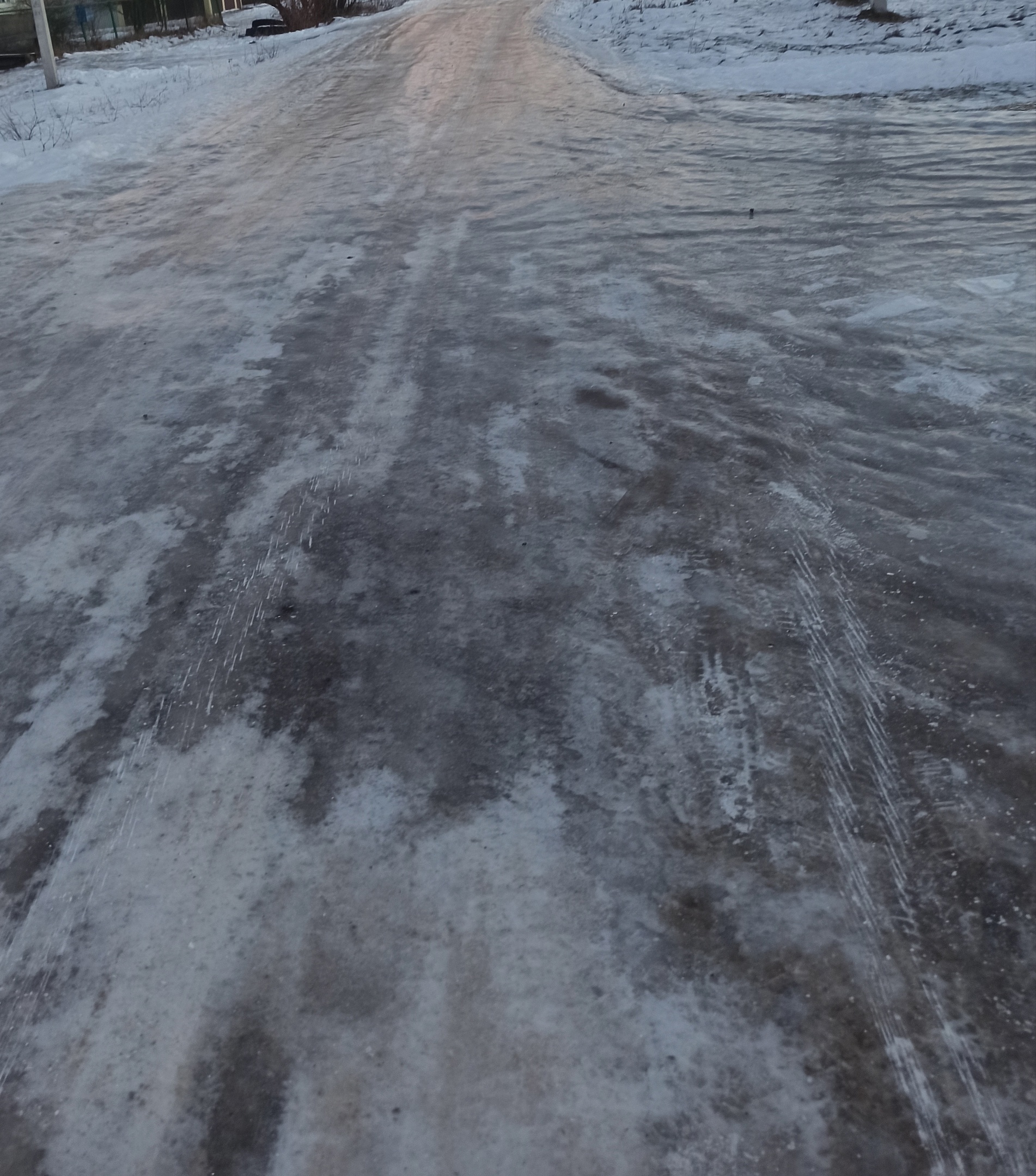 В Пензенской области коммунальщики не смогли справиться с обледенением улиц