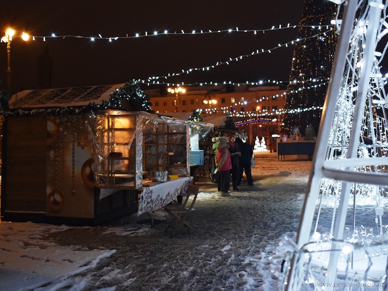 Пензенцев в новогоднюю ночь будут развлекать радиопрограммой на площади Ленина