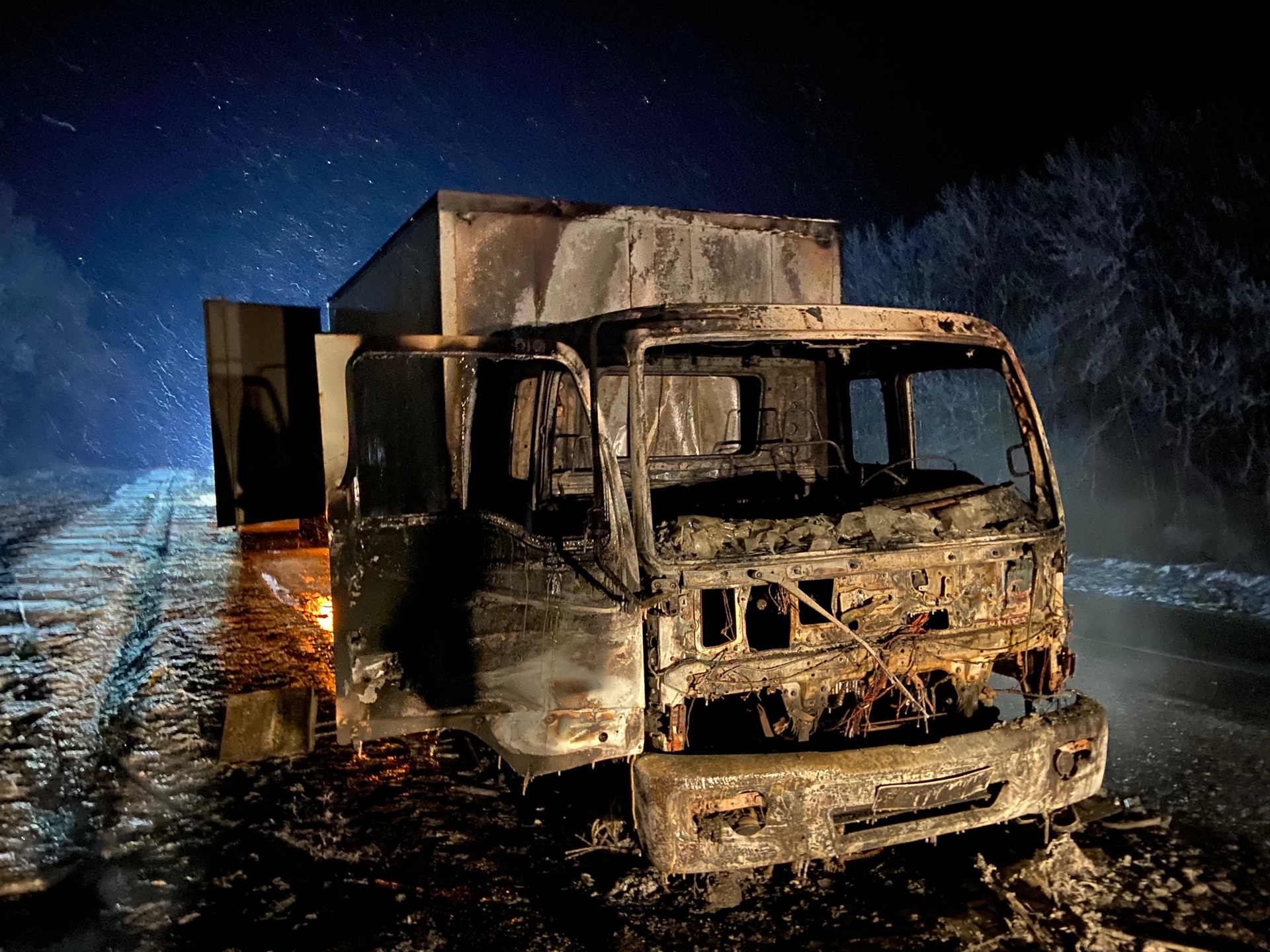 В Кузнецком районе на трассе М5 ночью сгорел грузовик