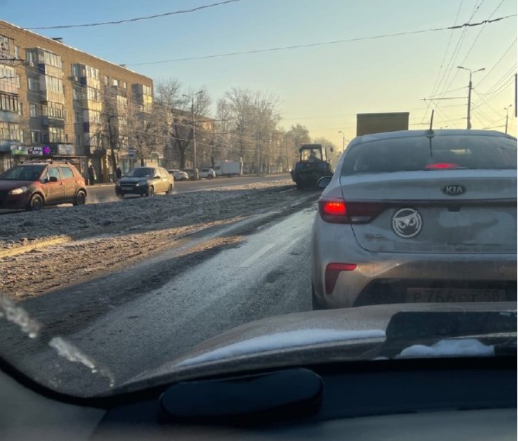 Пензенцы пожаловались на коммунальщиков, которые несколько дней не чистят лед
