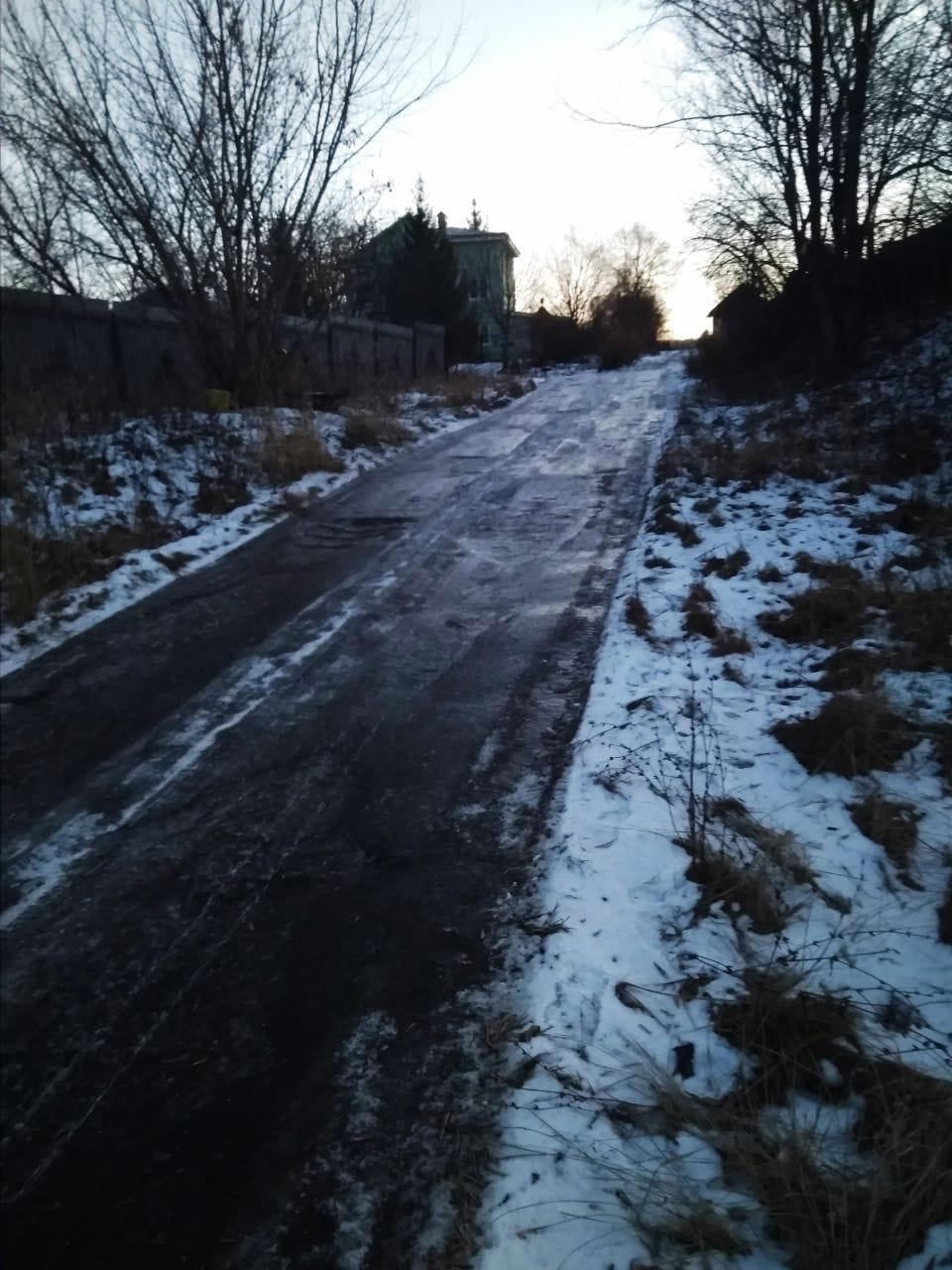 В Пензе жителям переулка Хороший пообещали обработать дорогу от наледи через неделю