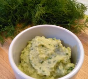 Пикантные соусы, с которыми можно приготовить «Оливье» без майонеза