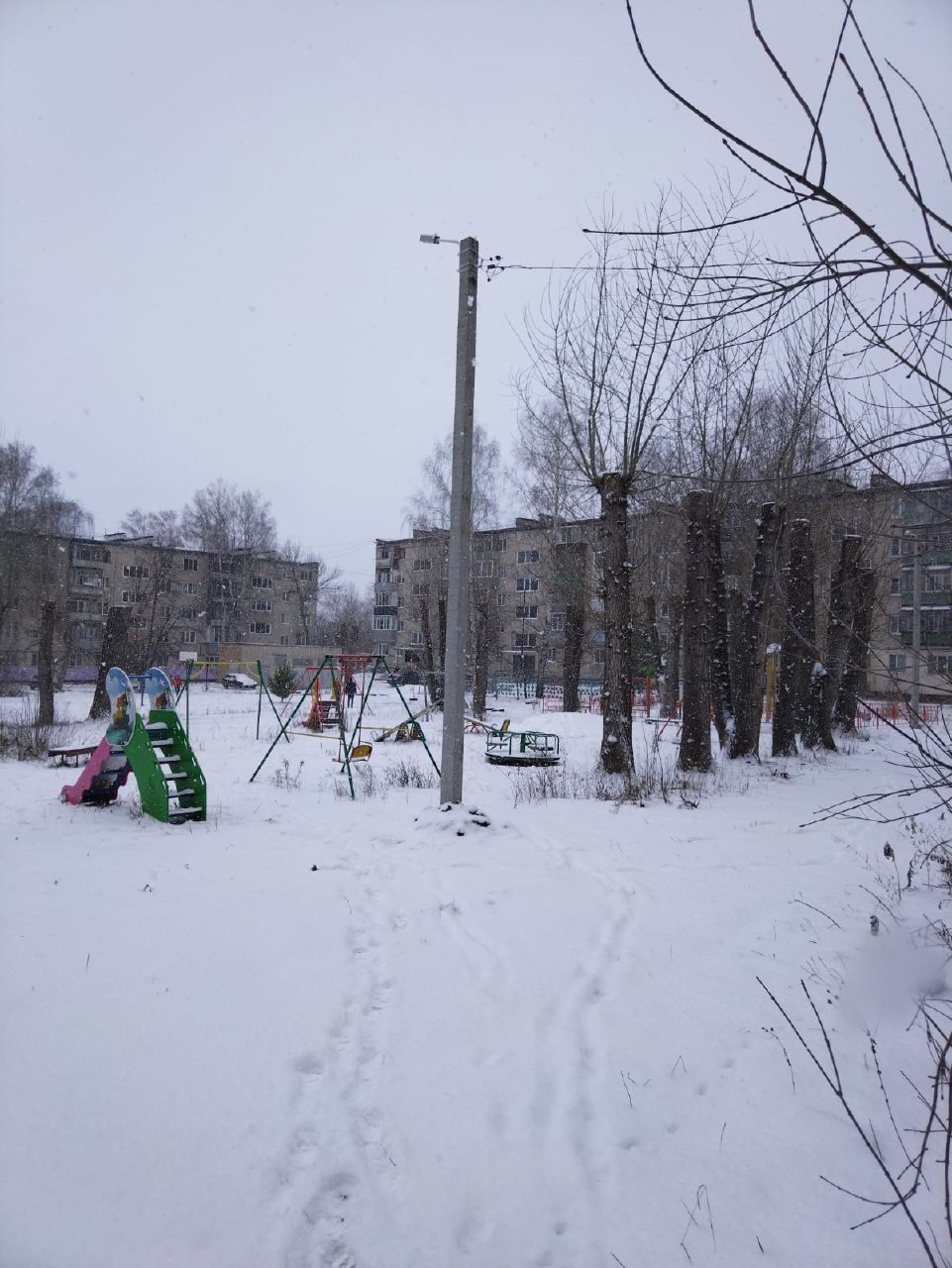 В Пензе на 11 детских площадках появилось освещение