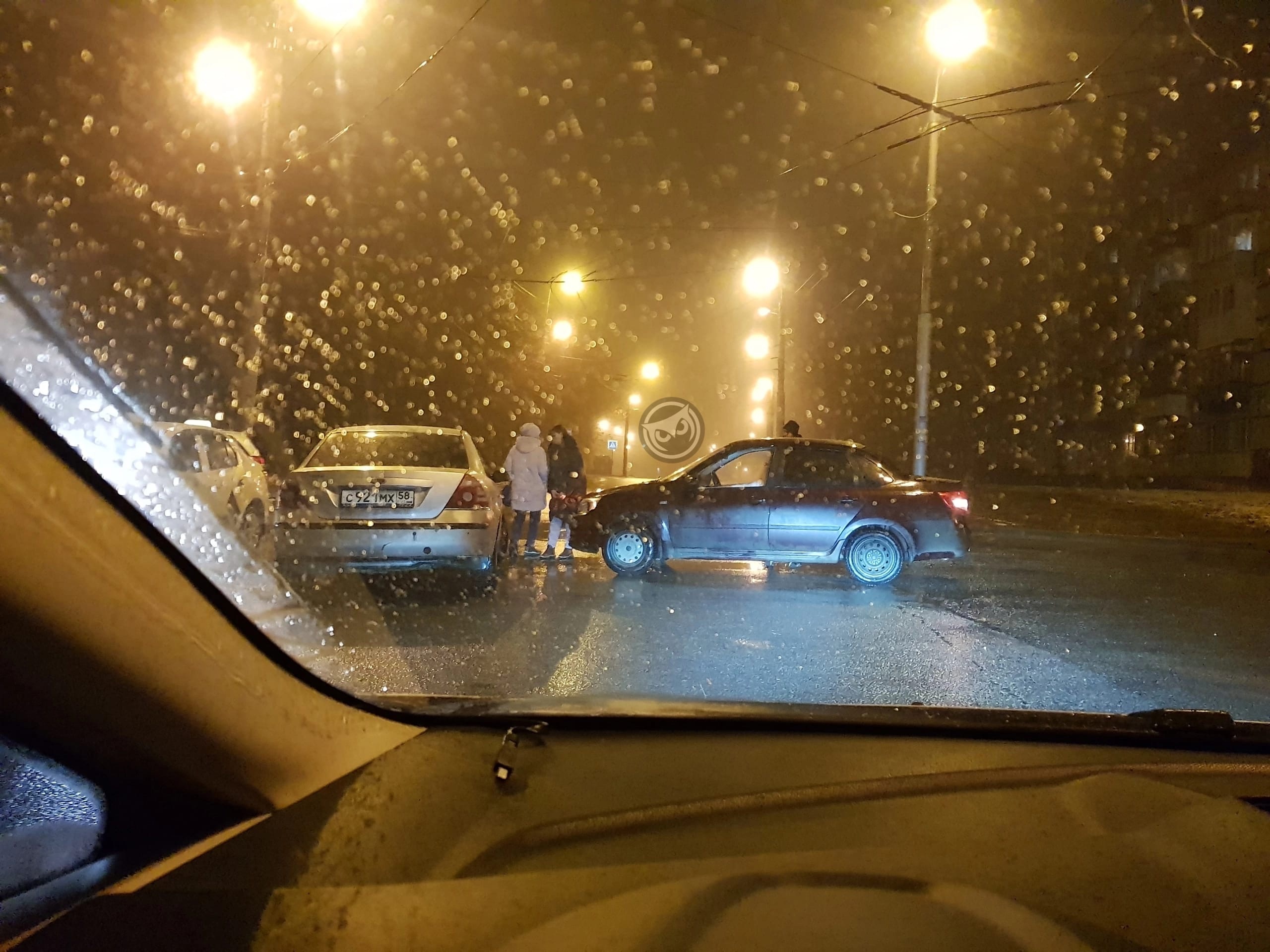 Пензенцы сообщили о столкновении двух легковушек в Арбеково