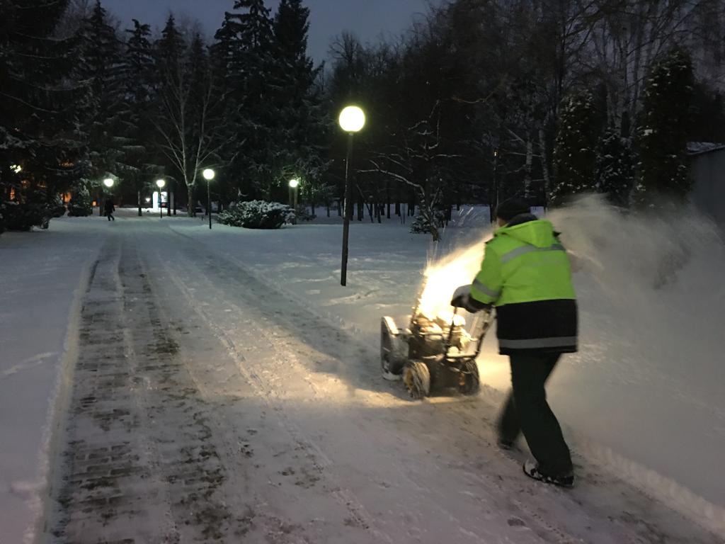 В Пензенской области работа по расчистке снега ведется круглосуточно