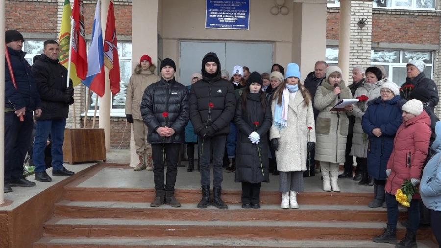 В Кузнецке установили доску памяти герою СВО Николаю Меньшову
