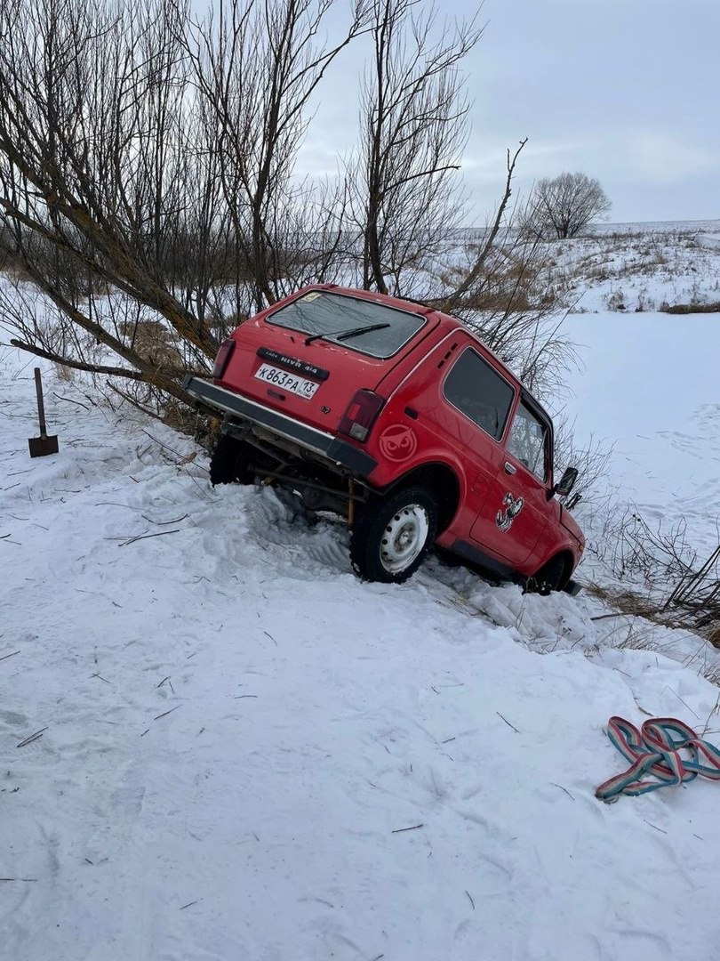 С обледенелой дороги в Иссинском районе слетел автомобиль под управлением водителя с ОВЗ