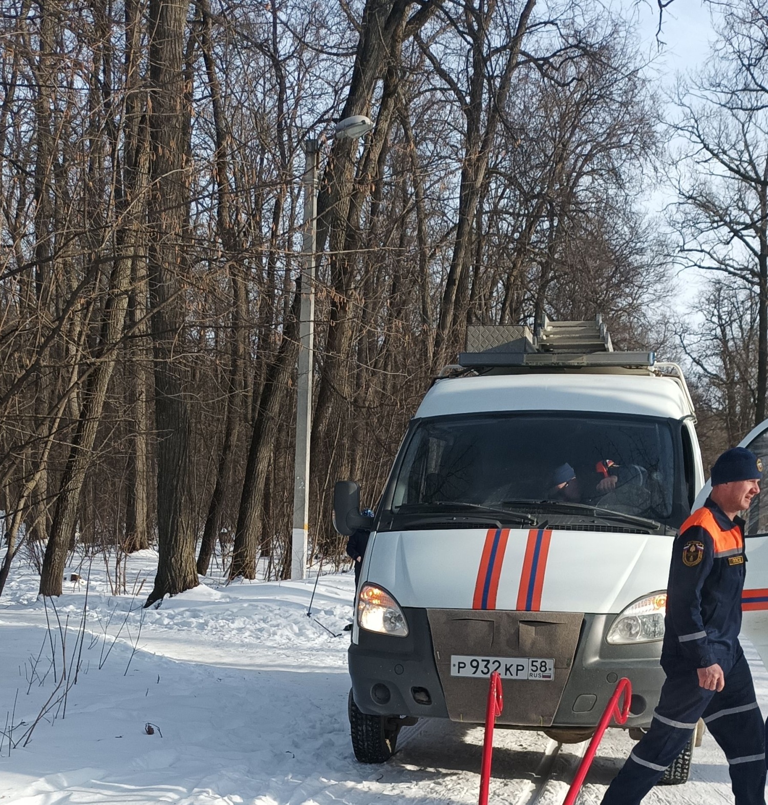 В Пензе женщина покалечилась, катаясь на ватрушке в овраге