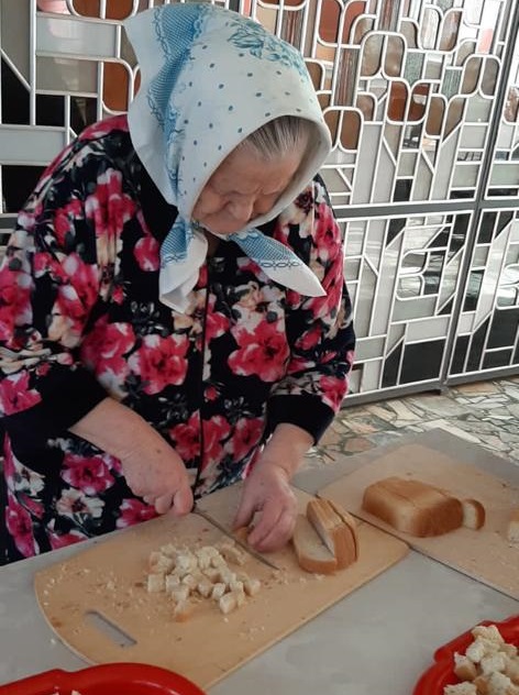 В Кузнецке сотрудники соцслужбы и ветераны собирают помощь для участников СВО