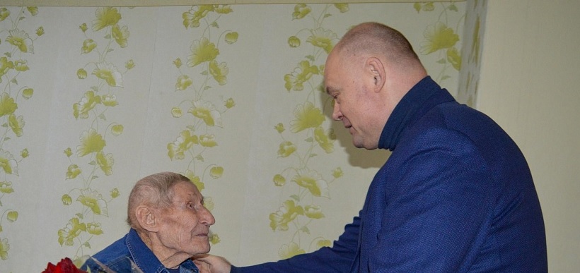Вадим Супиков поздравил ветерана Великой Отечественной войны со 100-летним юбилеем