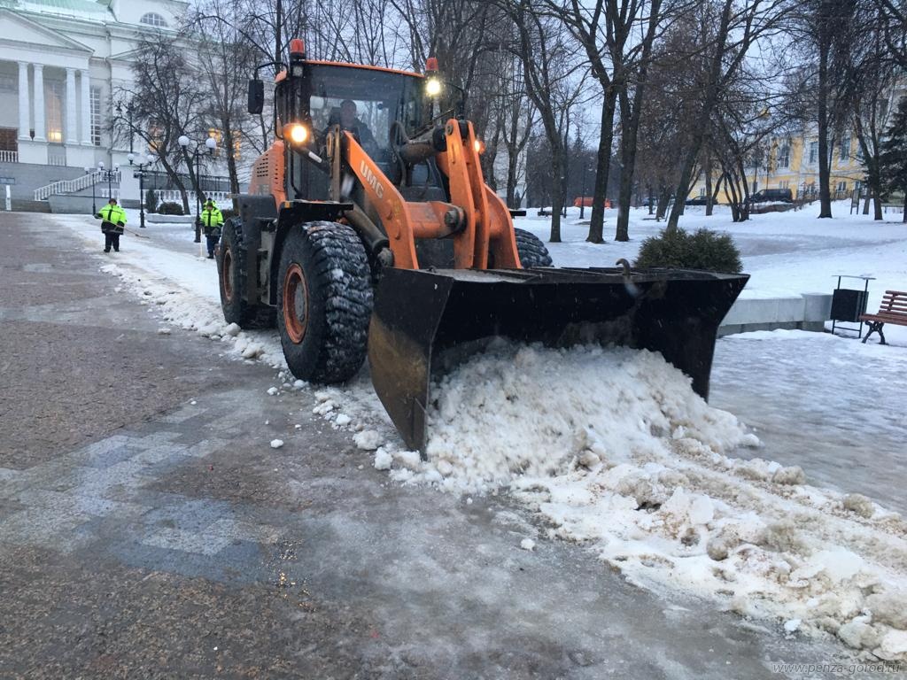 В Пензе последствия непогоды устраняют 82 спецмашины