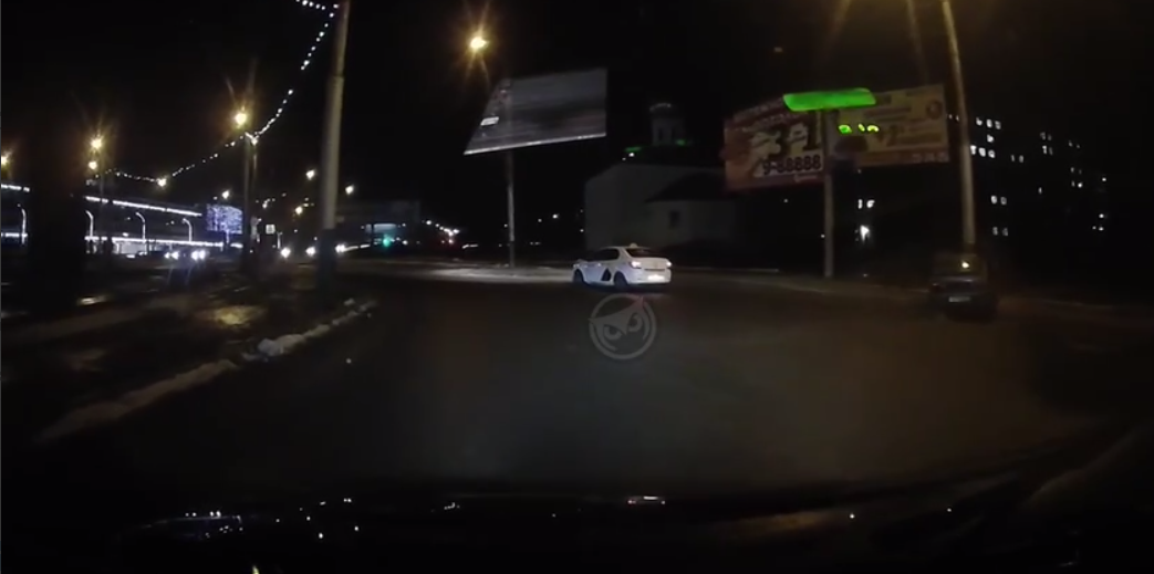 В Пензе пьяный водитель вылетел на встречку и на полной скорости врезался в столб