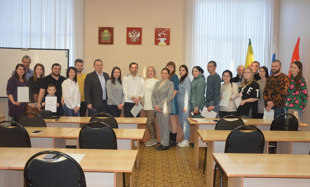 В Кузнецке жилищный сертификат получили еще 14 молодых семей