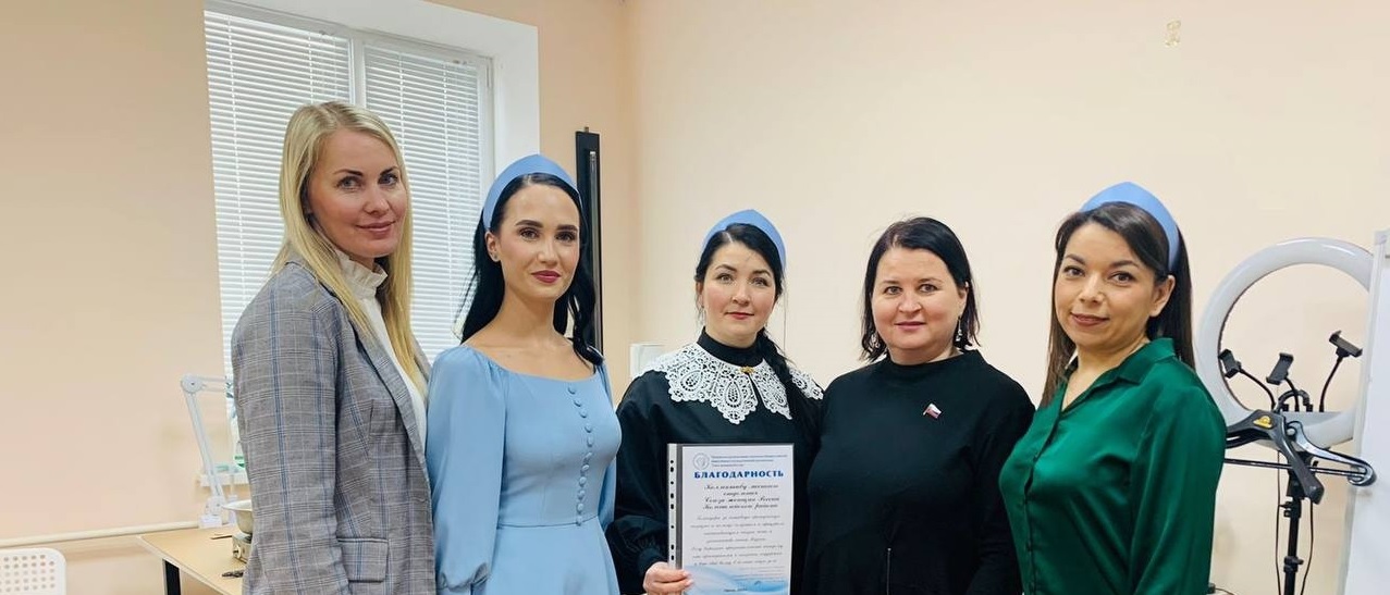 Ольга Чистякова поблагодарила активисток из Колышлейского района за сбор гуманитарной помощи