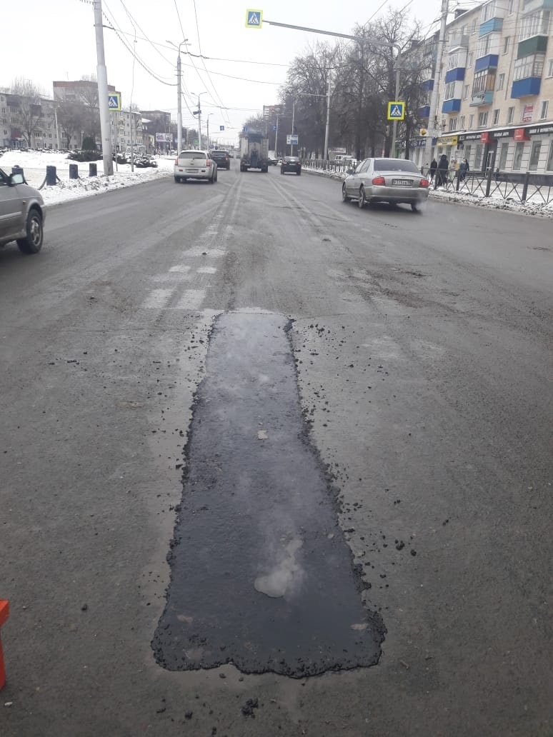 В Пензе литой асфальтобетонной смесью заделали ямы на трех улицах