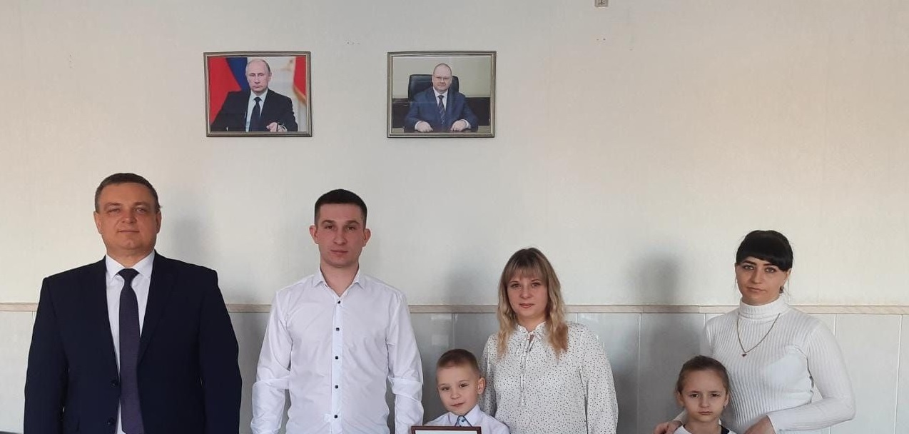 В Сердобском районе двум семьям вручили жилищные сертификаты