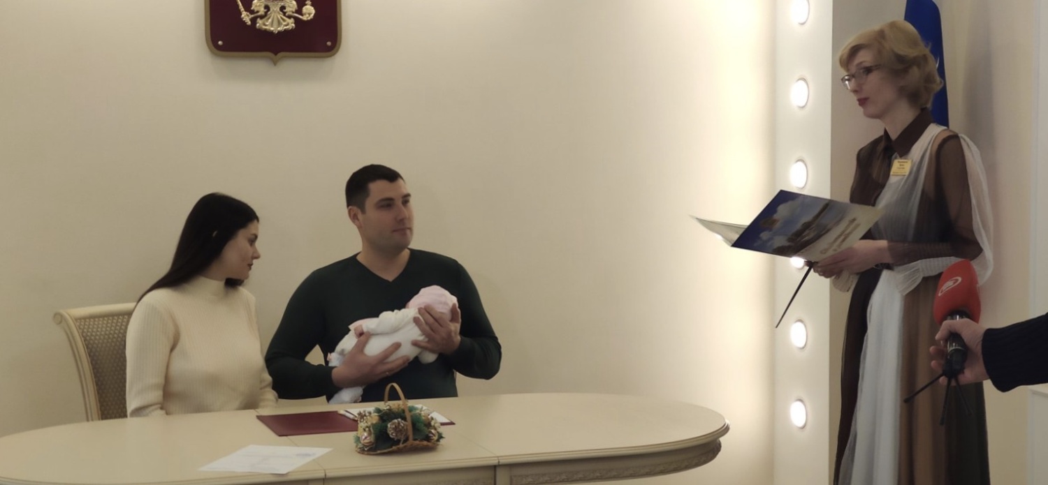 Пензенцы первыми начали пользоваться сервисом «Рождение ребенка»