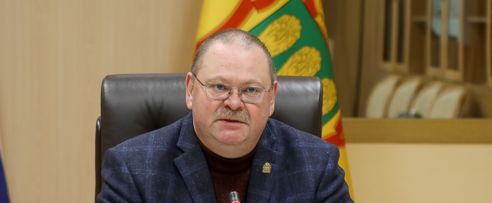 Олег Мельниченко поручил строго соблюдать сроки возведения нового жилья