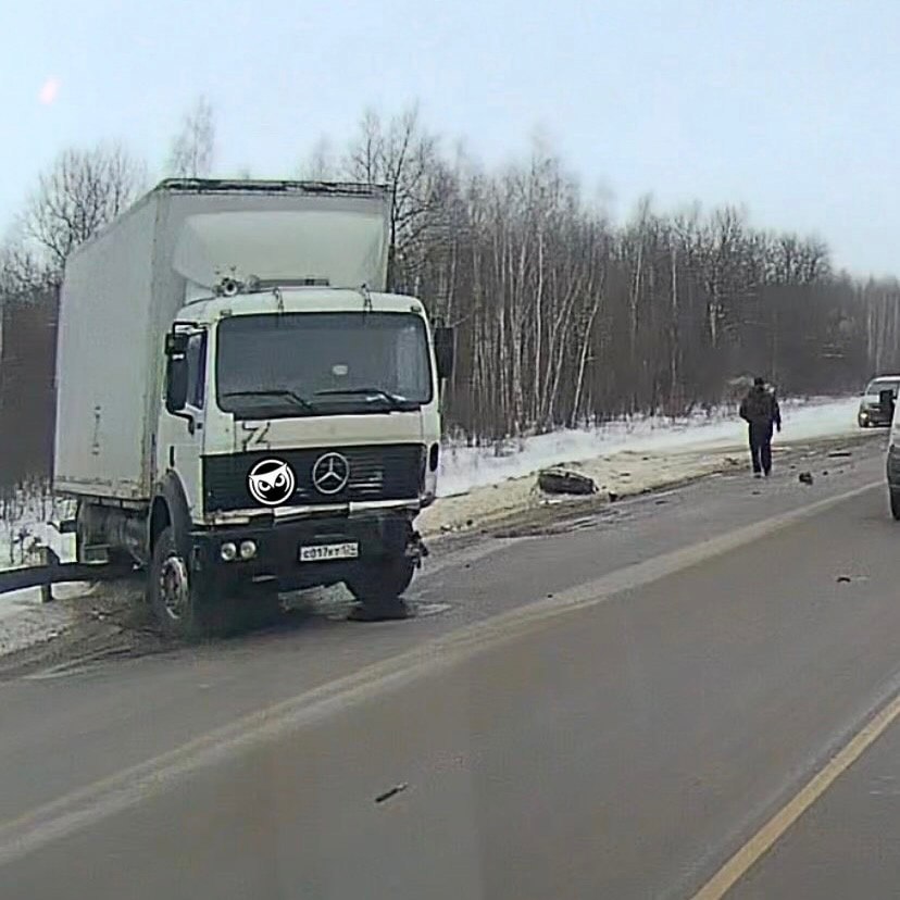 В Нижнеломовском районе легковушку смяло от столкновения  с большегрузом