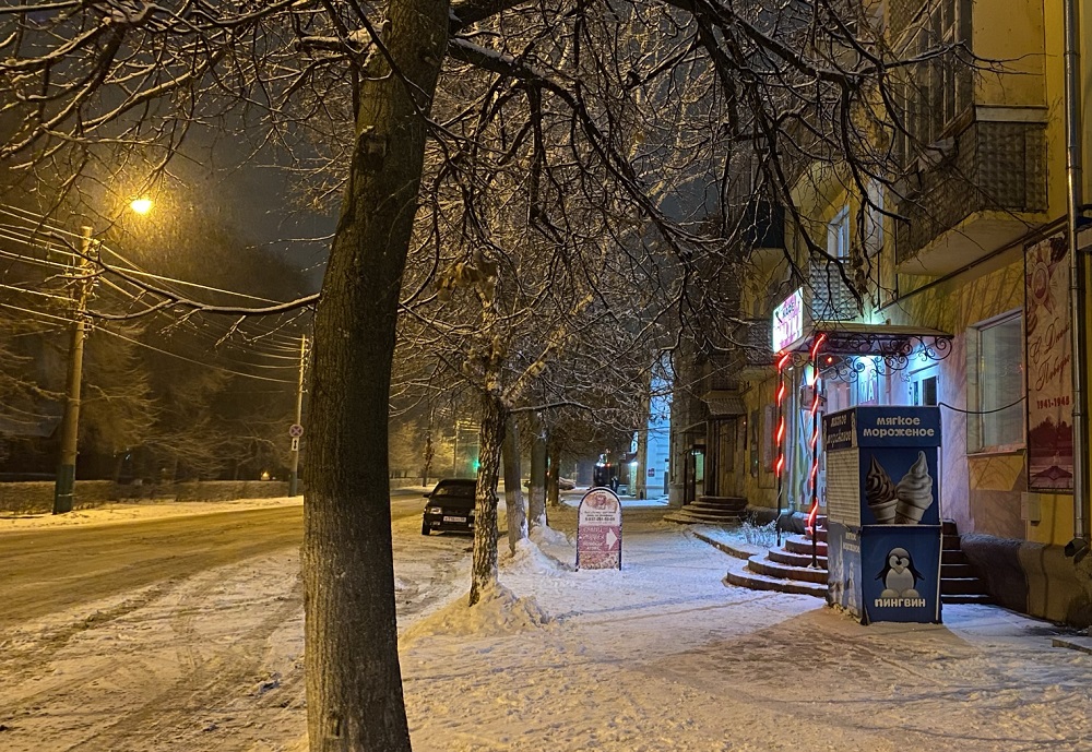 В Кузнецке облагородят обшарпанные рекламные баннеры