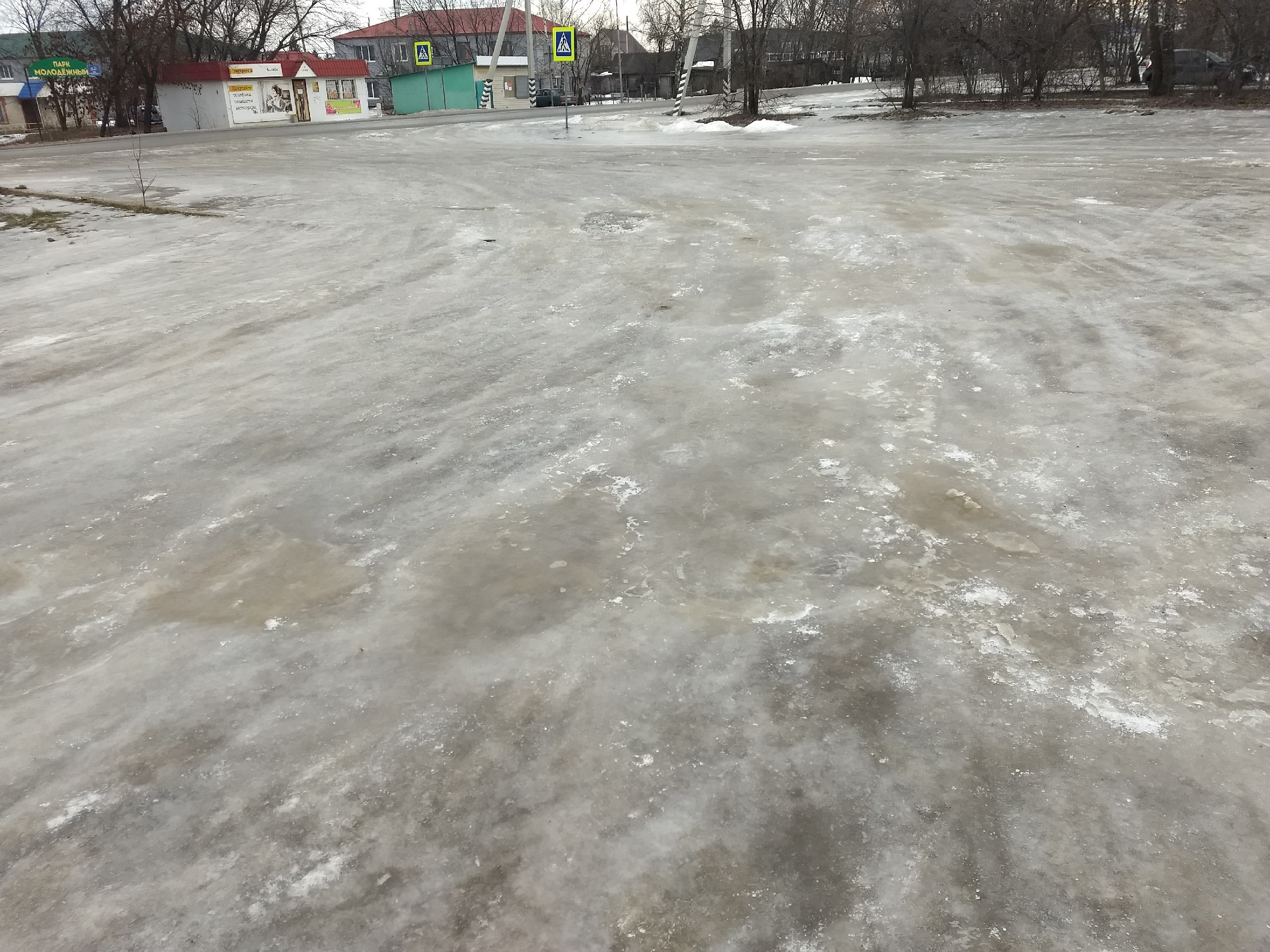 Жителей Лопатино возмутили превратившиеся в настоящий каток дороги