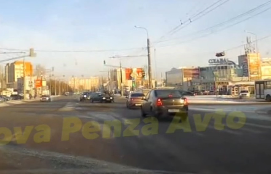 Пензенские хамы устроили разборки на автомобильном перекрестке в Терновке