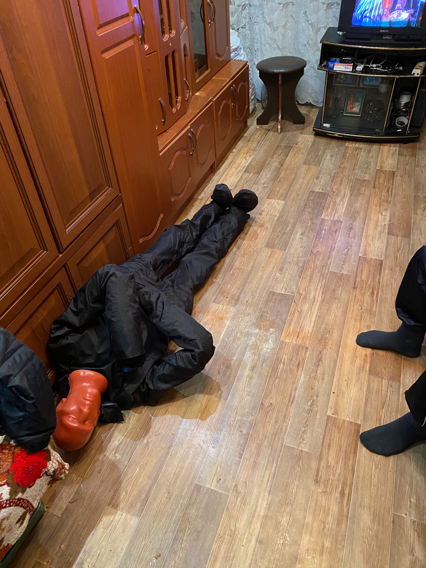 В Кузнецке отец убил парня дочери и прикрыл его труп ковром