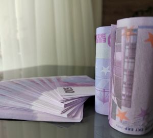 Банк России повысил курсы доллара и евро на выходные