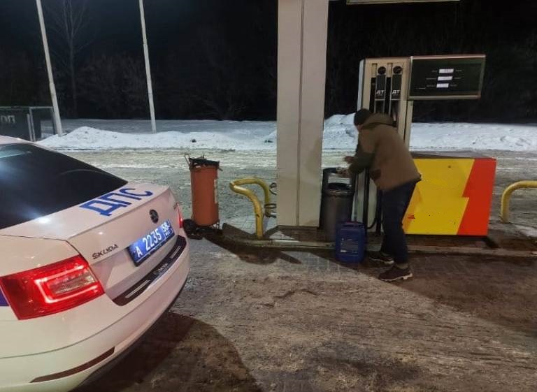 В Пензенской области инспекторы ГИБДД помогли водителю фуры, который заглох на трассе