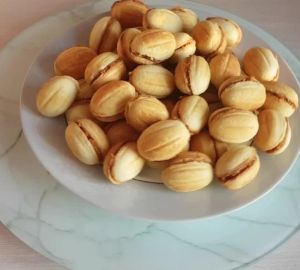 Готовим печеные орешки с вареной сгущенкой и шоколадной начинкой