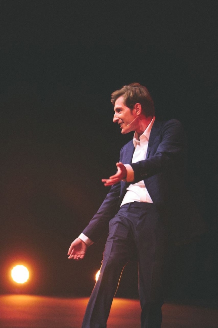 Девушка из Казахстана требует извинений от Павла Воли за оскорбление в эфире