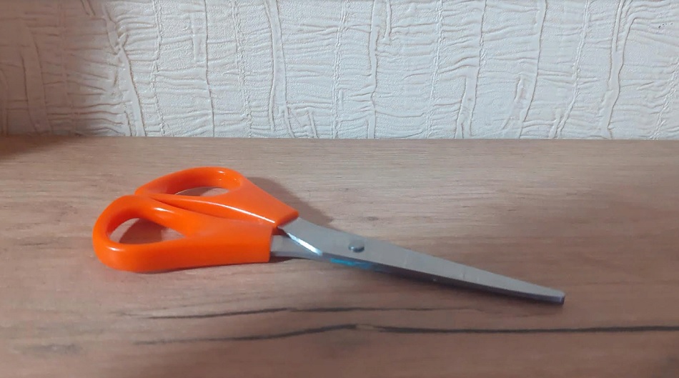 32-летняя кузнечанка госпитализирована с травмами от ударов ножницами