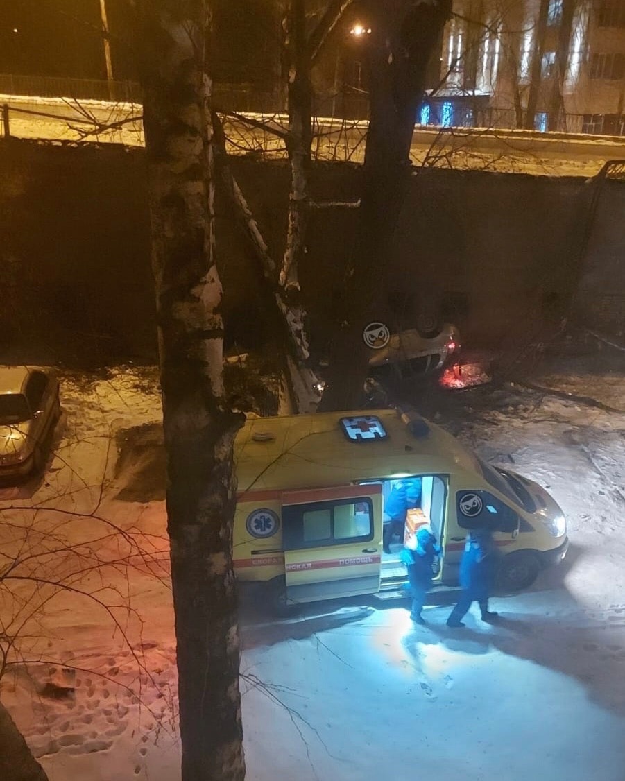 В Пензе легковушка вылетела с моста