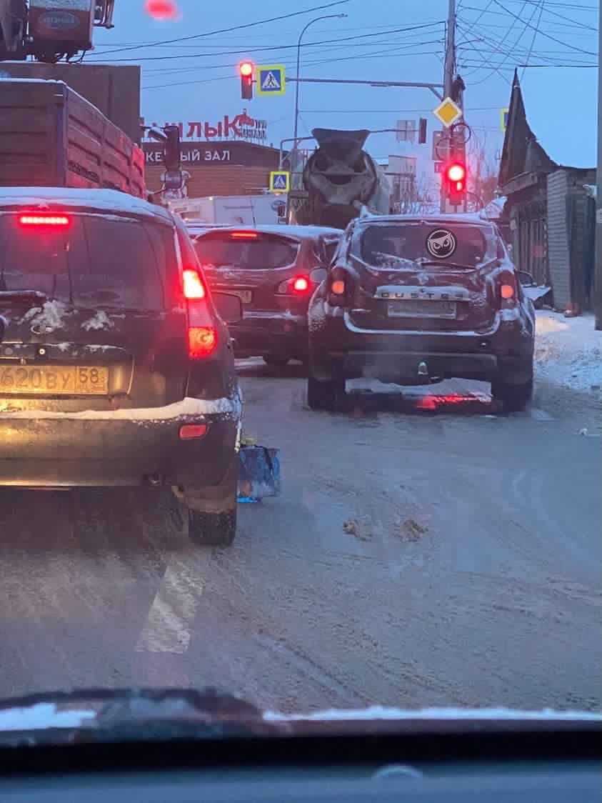 Пензенцы сообщили об утреннем ДТП на улице Урицкого