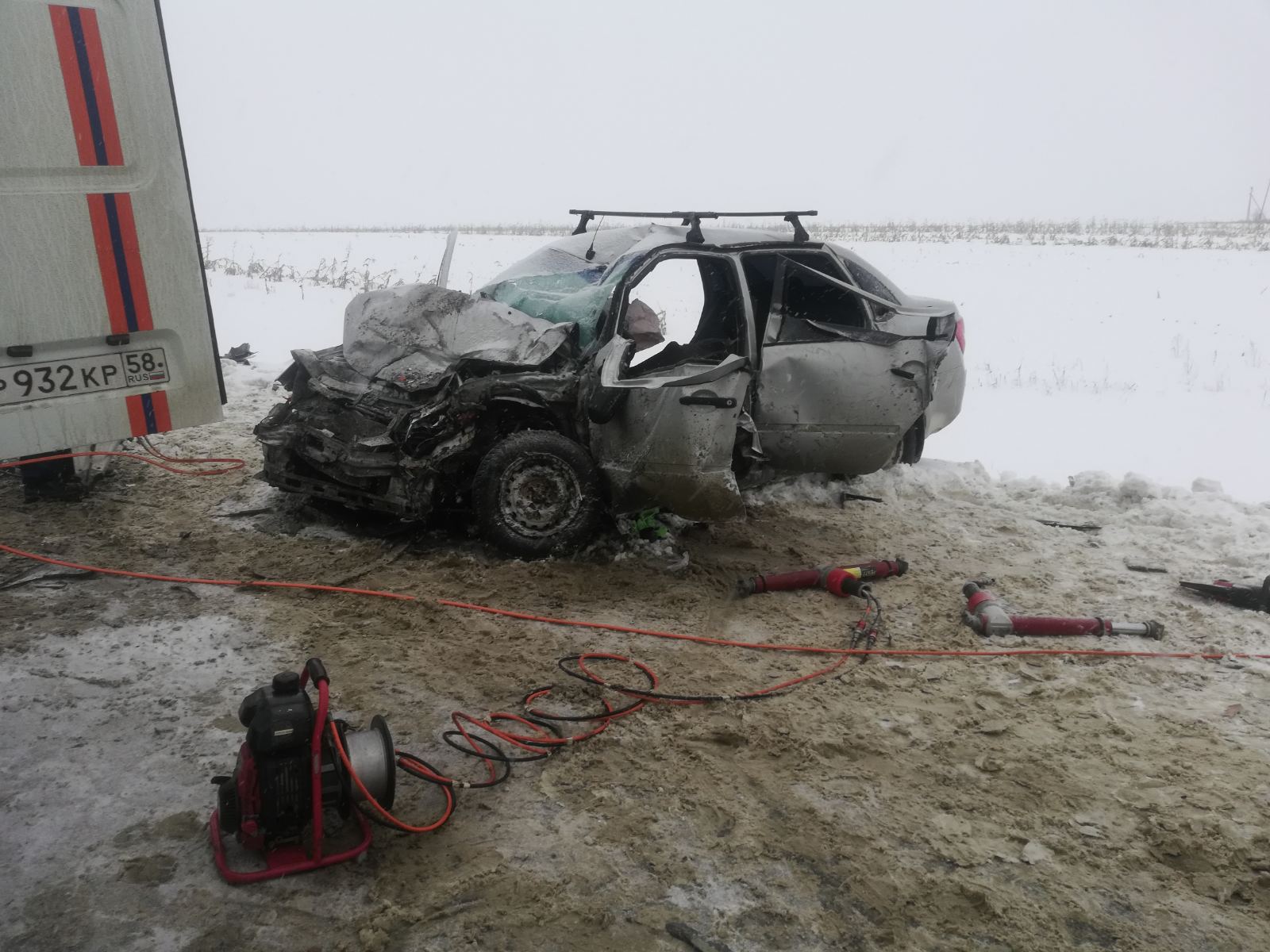 Появились фото с места смертельного ДТП в Шемышейском районе