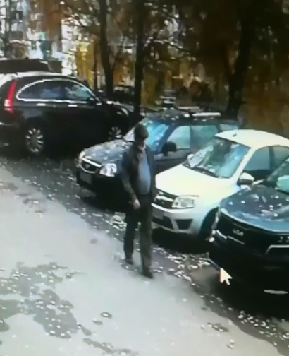 В Пензе разыскивают мужчину, обокравшего магазин электроники