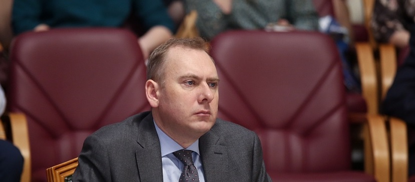 Владимир Вдонин помог отремонтировать кровлю библиотеки в Вадинском районе