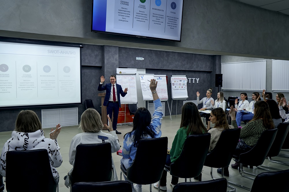 Топ-руководитель федеральной корпорации МСП Андрей Железняков провел переговоры с Ольгой Израновой