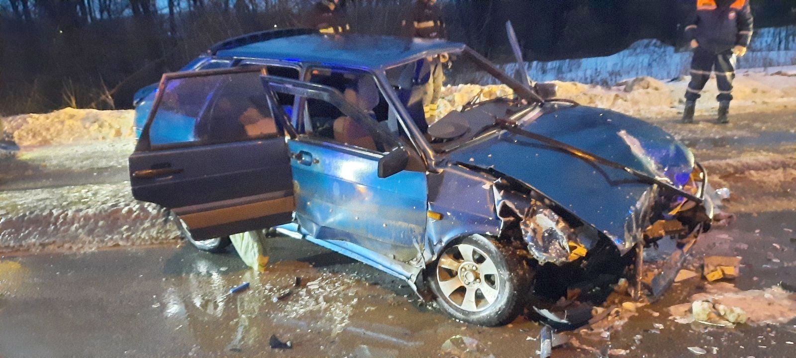 В Пензе спасатели ликвидировали последствия жесткого ДТП на Чапаева